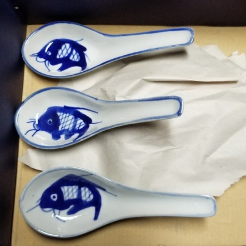 3 TOUGEI Porcelain Spoons